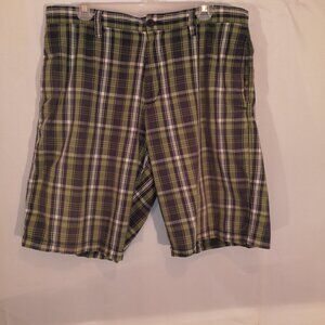 Retreat Men's Size 36 Waist Green Navy White Plaid 100% Cotton Shorts